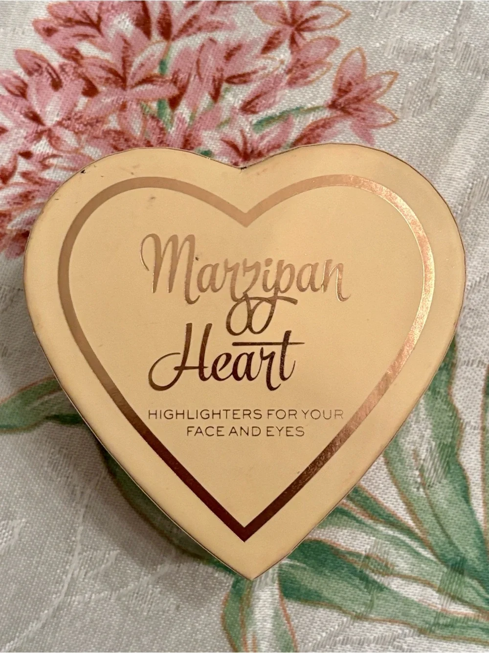 I Heart Revolution Marzipan Heart Baked Highlighter for Face & Eyes Illuminator